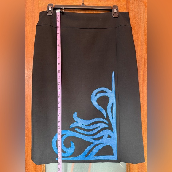 Carlisle Women’s Vtg Black Pencil Skirt w Blue Floral Genuine Leather Design-8 - Picture 9 of 9